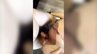 Dẫn người yêu thằng bạn đi nhà nghỉ nứng quá không khịp cởi đồ vào là địt luôn