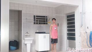 Bà ngoại cà lồn, dí vú vào mồm cháu mơi địt