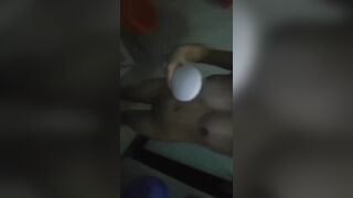 em học sinh tắm cũng quay gửi video cho anh xem