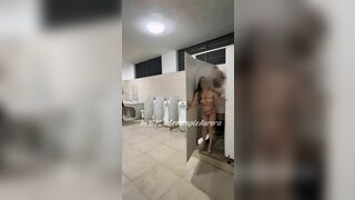 Lén lút đụ nhau public trong nhà vệ sinh nam