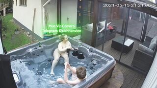 Hack Camera Mẹ và Con Trai Nude Tắm Chung