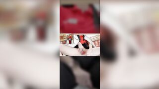 Clip thủ dâm nơi làm việc