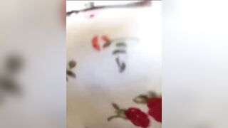 Cô giáo nói các em ngồi em cô đi vệ sinh nhưng thực tế là cô đi thủ dâm