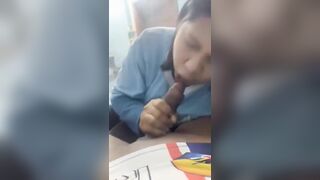 Mẹ vợ bú mút con cặc của con rể dâm đãng kích thích