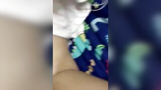 Em say,chỉ tính đút tay vào mà lồn em ấm quá,a đành đút cặc vào địt thấy sướng vc