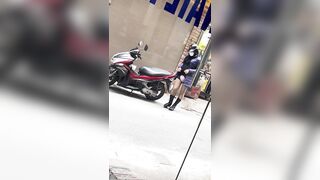 Gả biến thái giả gái ăn trộm đồ lót phụ nữ 🤮