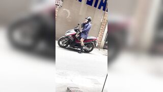 Gả biến thái giả gái ăn trộm đồ lót phụ nữ 🤮