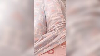 Bé nứng quá ai chịch không