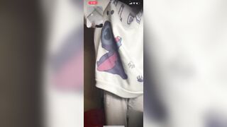 lần nào call anh cũng bắt em cởi đồ để cho anh xem rồi xục