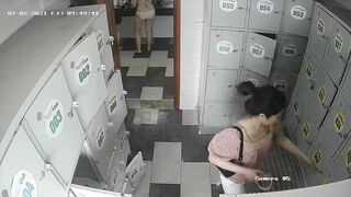 Tình cờ cùng chị dâu Nương k7 k5 chuẩn bị đồ bơi rồi đụ nhau cực phê