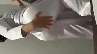 FULL QUAY LÉN EM HỌ CỞI ĐỒ DƯỚI MÔ TẢ