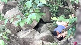 Lén lút chịch em đồng nghiệp bên bờ suối khi đi du lịch với công ty