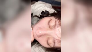 em xinh tập bú mà anh đã bắt em lén lút ở nhà vệ sinh trung tâm thương mại