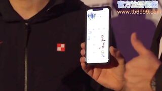 E học sinh mình dây vừa học xog k kịp thay đồ thì tranh thủ làm thêm để kiếm ít