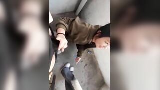 Súc vật thầy giáo, Bắt 2 em HS Vào nhà Hoang Bú cu nuốt tinh quay video