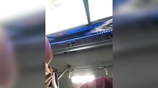 Cô nhân viên phụ xe thích phô dâm public
