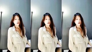 Em Diễm My nứng lồn quá tự vạch bướm móc cua chảy nước sướng điên