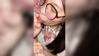 thầy giáo khốn nạn bắt em học sinh bú cu luôn ở văn phòng