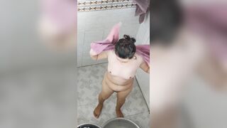 Sau lớp áo đó dì em có cái lol lông