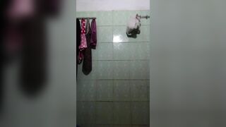 Quay lén con em họ lên chs Tắm Táp Bõdy Cực Múp