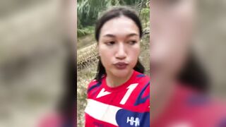Chị hàng xóm dâm dẫn trai ra vườn giừa bú mút con cặc dâm đãng
