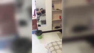 Em đang giận dỗi phải vác chim qua phòng em làm lành