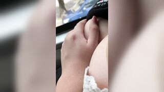 Sờ vú khủng con bạn thân trên xe khách