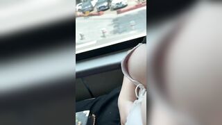 Sờ vú khủng con bạn thân trên xe khách