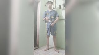 Thanh niên cu bự nữa đêm tụt quần ra sục cặc👖