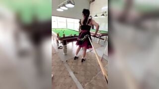 Đánh bia gặp phải em nhân viên dâm không mặc đồ lót lén xem
