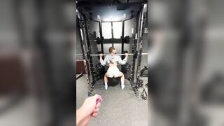 Nhét sextoi vào lồn mà vẫn tập gym được