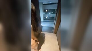 em sinh viên nhỏ nhắn đòi ra hàng lang khách sạn địt đổi gió mới chịu