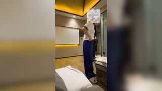 Anh hàng xóm bắt quả tang em Vy 2k7 vạch lồn sướng một mình rồi gạ chịch phê lòi