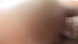 Nữ sinh cấp 3 đua đòi đi xăm nào ngờ bị chủ quán xăm đè ra địt liên tục đến phát khóc