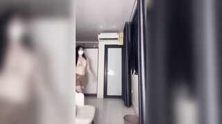 Em gái Việt dáng cực ngon livestream lắc đít