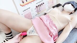 nhân viên SPA nứng lồn thủ dâm luôn tại quán - phần 25