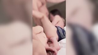 Chuốc say thằng bạn r ba thanh niên thi nhau địt tới tấp cô vợ xinh mới cưới của nó