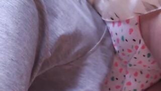 Biến thái trên xe buýt hàng ngon dâm đãng miết con cặc vào lồn siêu dâm