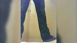 Spy young teen girls in toilet скрытая камера в туалете техникума