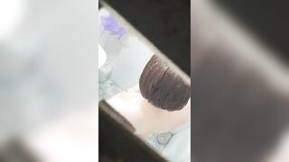 Quay lén bạn của em gái đi tắm p2