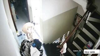 1 học sinh non tơ đi học về tắm thay đồ nhìn không tuỳ vết