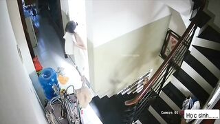1 học sinh non tơ đi học về tắm thay đồ nhìn không tuỳ vết