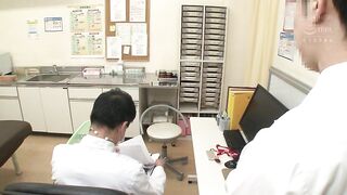 bác sĩ biến thái nhét nước kích dục vào đít bệnh nhân
