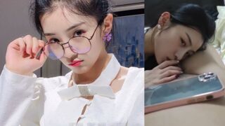 Vẻ đẹp mê hoặc của cô gái như thiên thần
