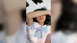 Em Đặng Tịnh k3 mặc cosplay nứng lồn quá nên lẻn vào phòng quay clip tặng anh