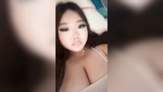 Chubby dễ thương vú khủng núm hồng