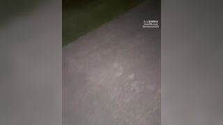 Gái dâm chubby vú to lồn múp ra công viên khoe hàng