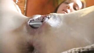 Teen nhét điện thoại vào lồn thủ dâm