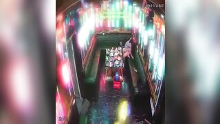 Hack Camera Chơi Em Tiếp Viên Tại Phòng Karaoke