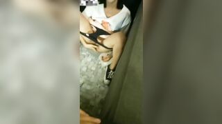 Đang móc bướm thủ dâm thì bị lũ bạn phát hiện còn bị quay lại